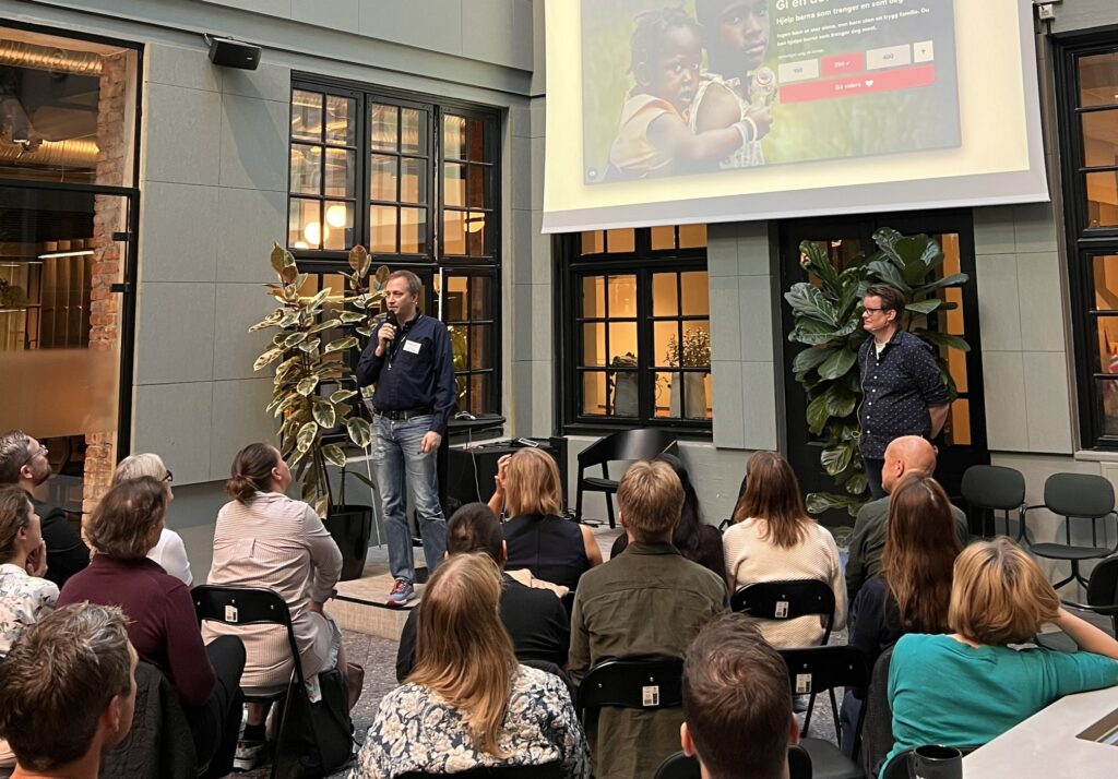 Marius and Øyvind on stage at the pre-cost seminar in front of the audience